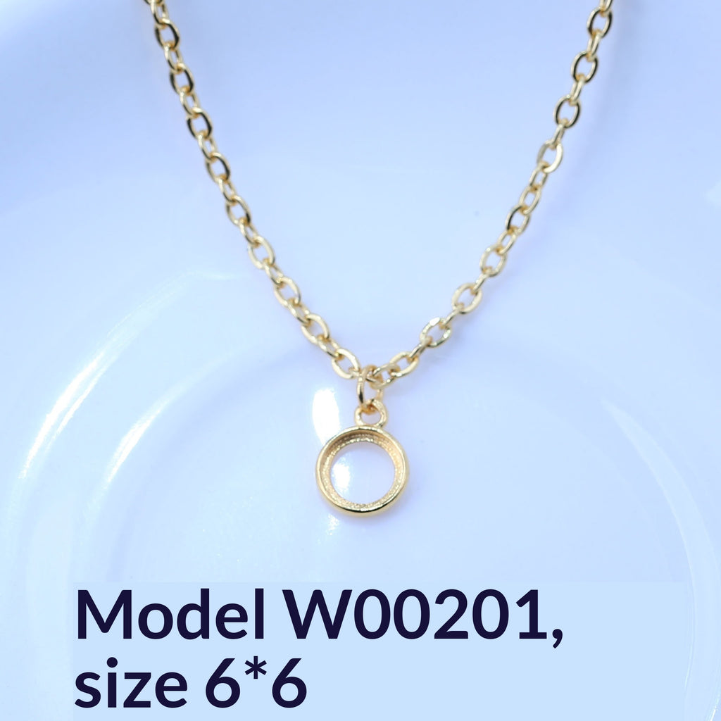 Golden-framed Inlaid Pendant Round Necklace