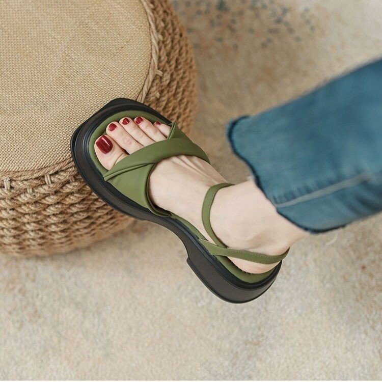 Green Skin-illuminating Roman Sandals With A Single Strap