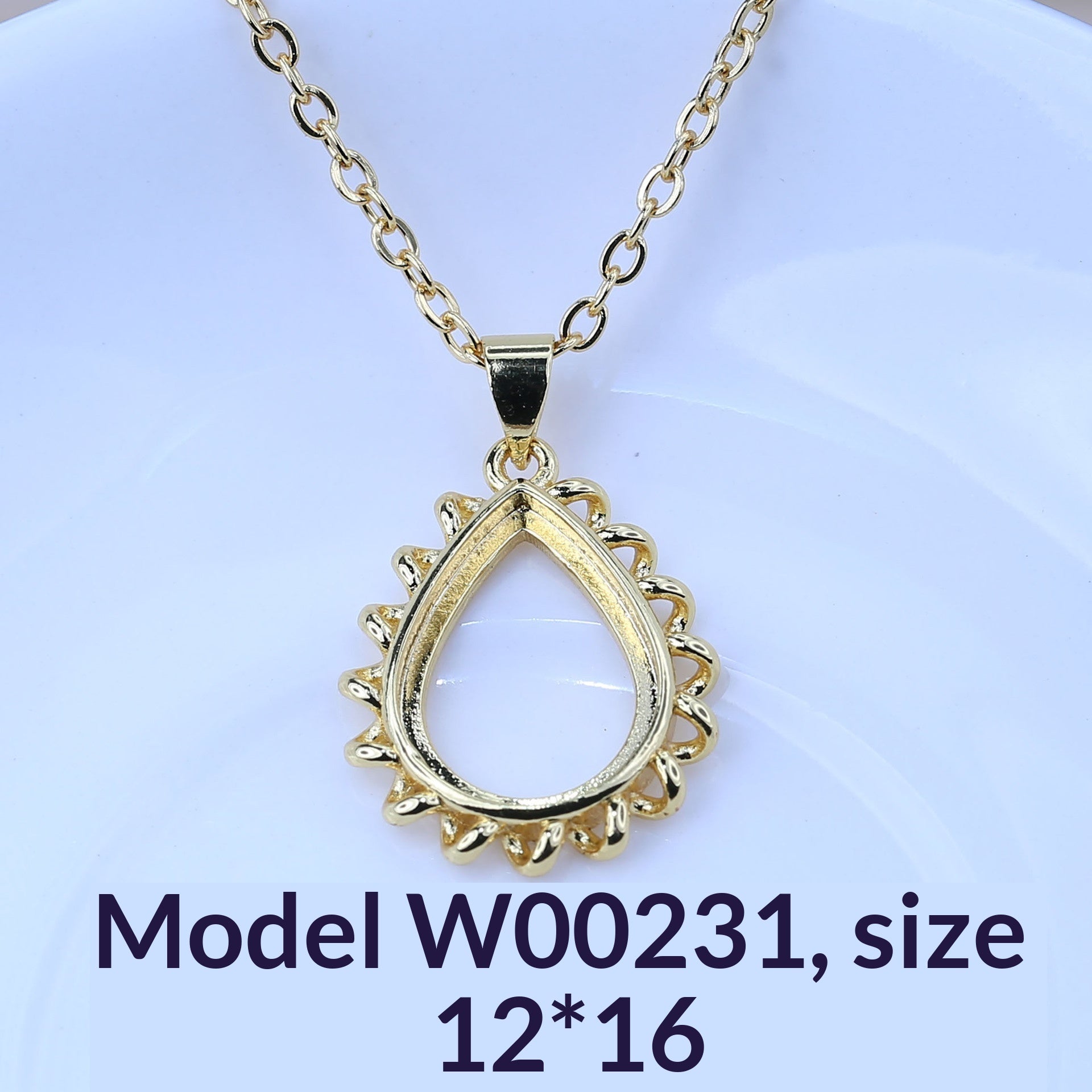 Golden-framed Inlaid Pendant Round Necklace