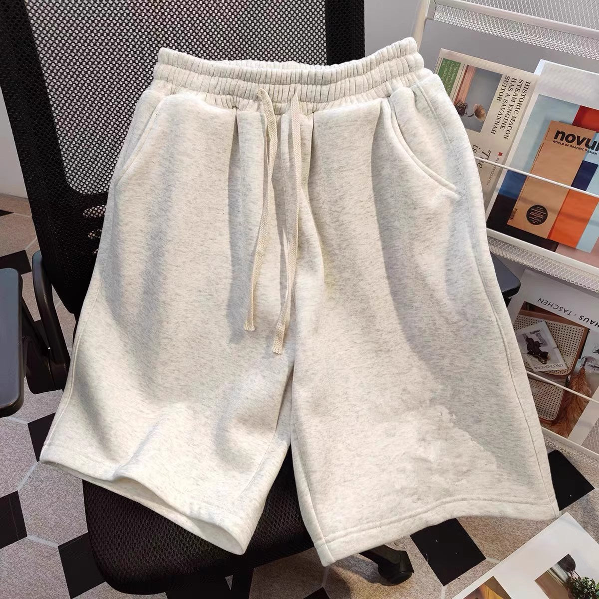 Retro Solid Color Men's Loose And Simple Casual Shorts