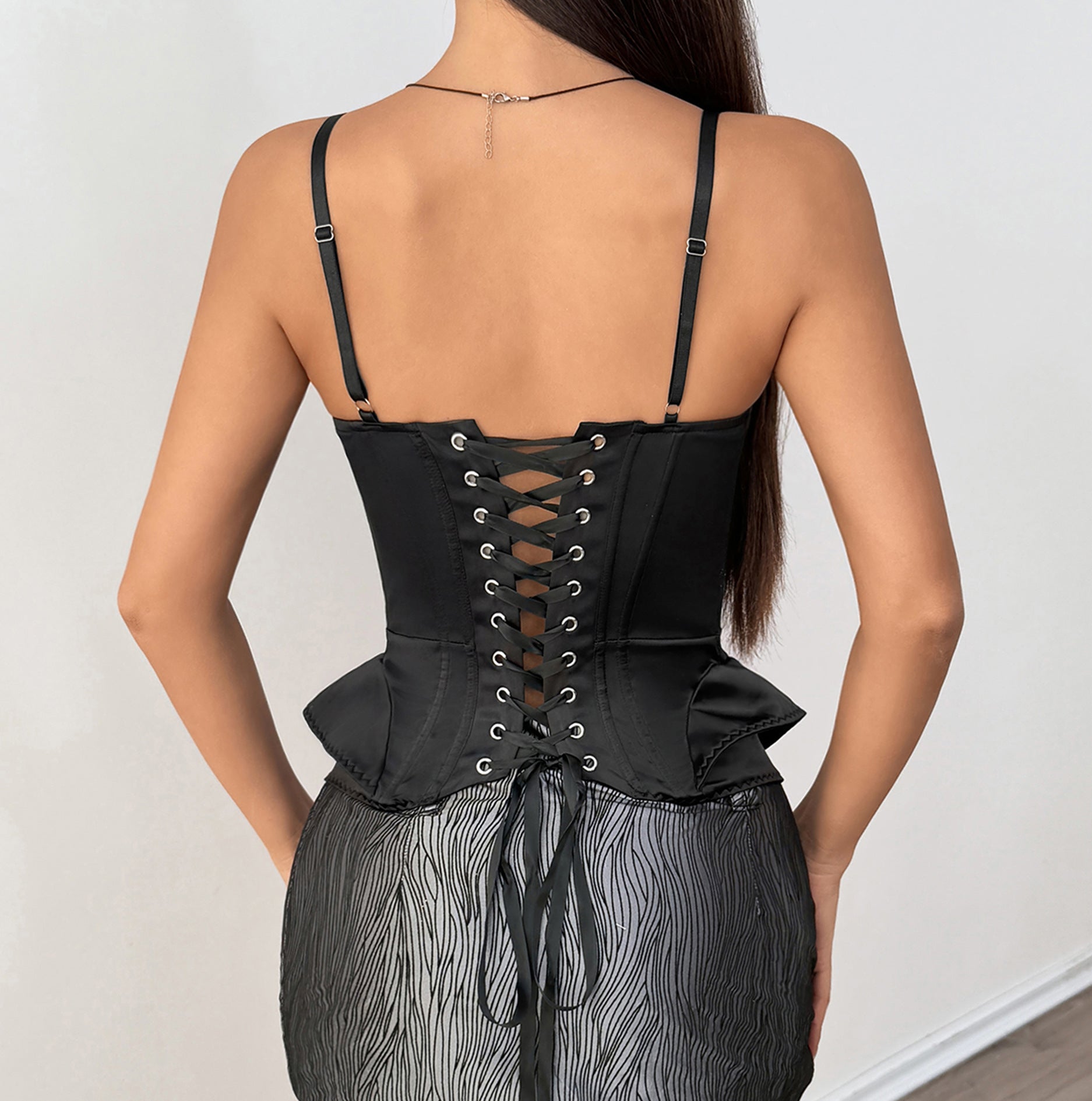 Bright Black Mesh Panel Double-Layer Hem Sleeveless Camisole With Front Design