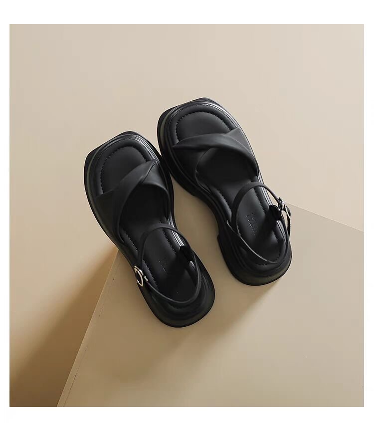 Green Skin-illuminating Roman Sandals With A Single Strap