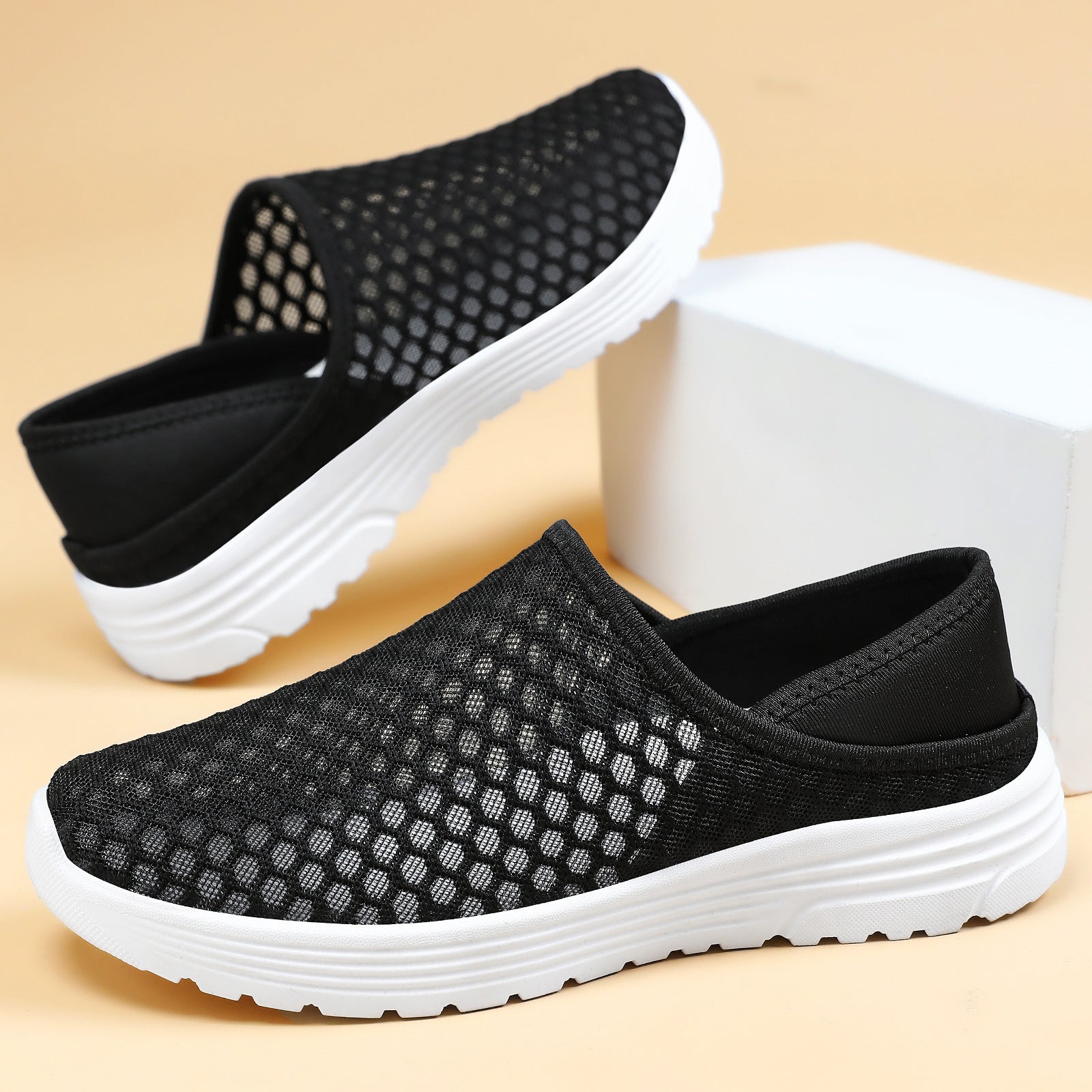 Large Size Lightweight Breathable Mesh Hole Half Slippers