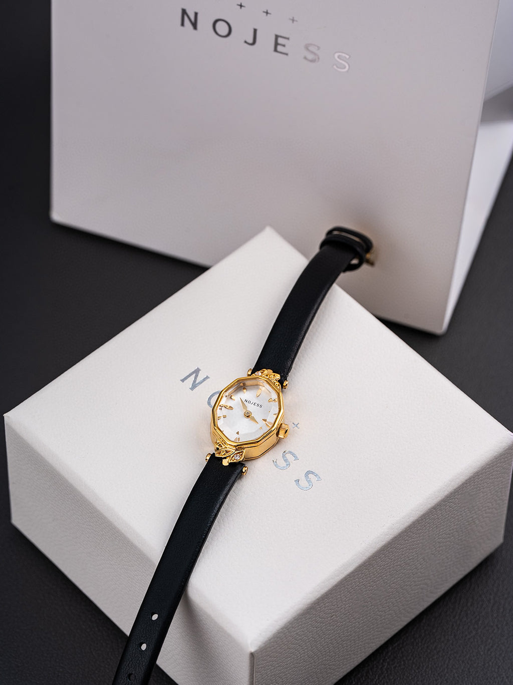 Vintage Square Watch For Women A Dainty Mini Square Design With A Wheat-sheaf Motif
