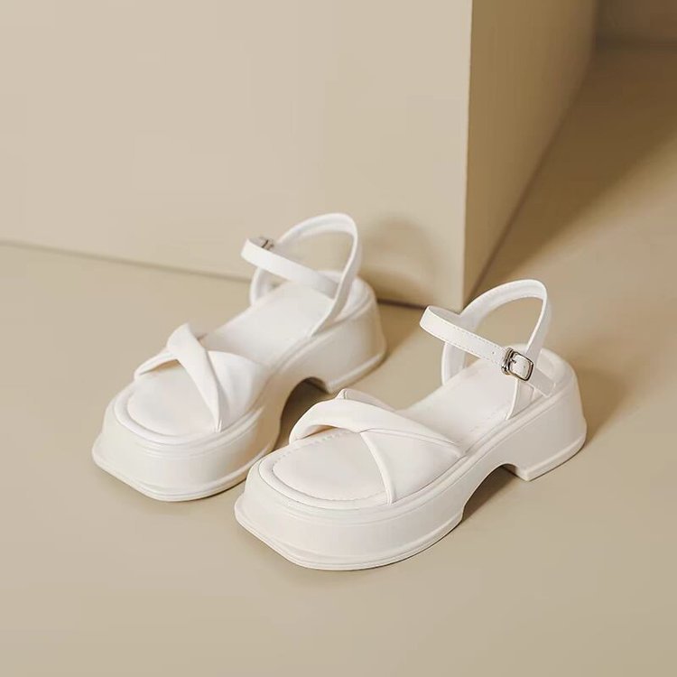 Green Skin-illuminating Roman Sandals With A Single Strap